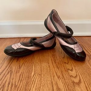 5* CONDITION New GEOX Kids Respira Flats, 3M tag attached inside